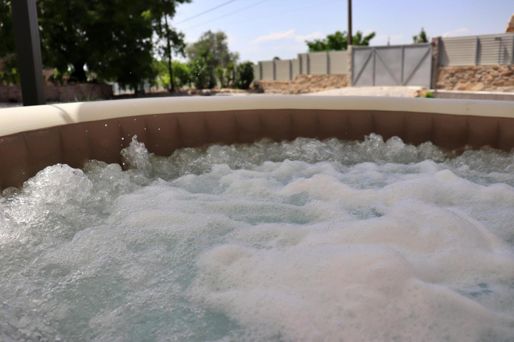 Cantinho D'Aldeia - Jacuzzi Guarda Exterior foto